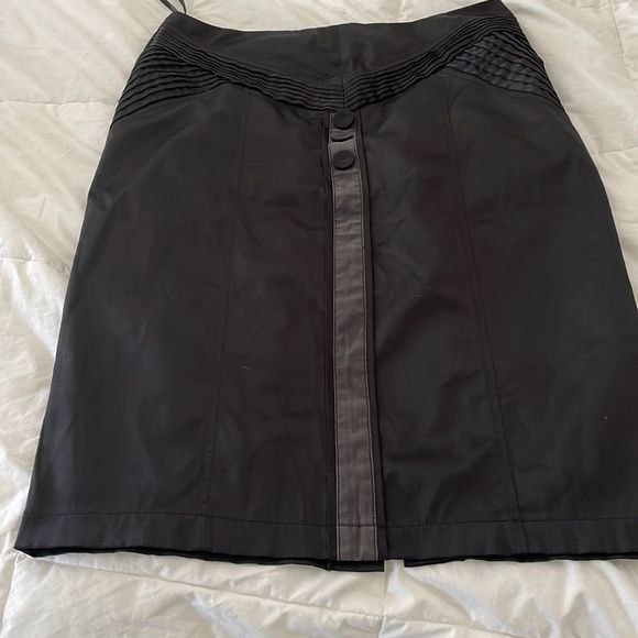 Black tuxedo skirt with zipper and back size large - Picture 1 of 4